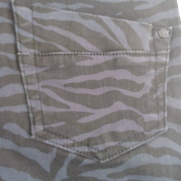New Rock & Republic Fever Pull-On Leggings Size 4M Black Blue Animal Print NWT - Picture 11 of 11